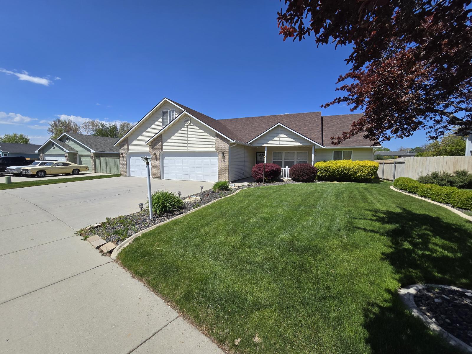 1728 West Greenhead Drive